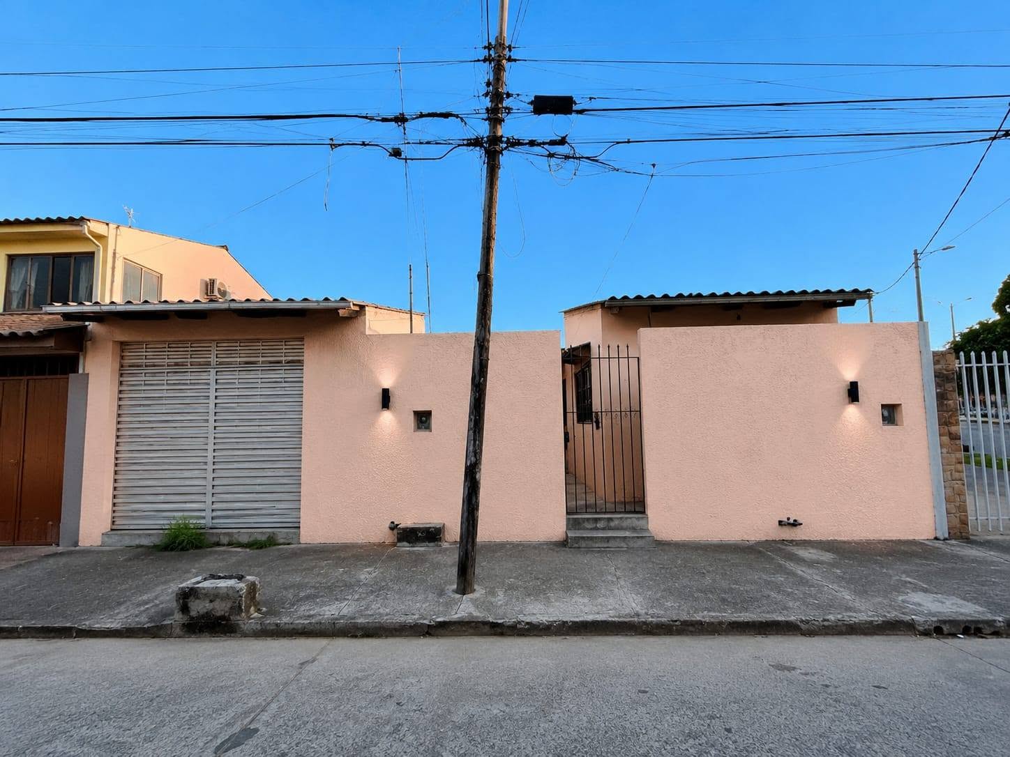 CASA EN VENTA – 3er y 4to Anillo, entre Av. Paraguá y Mutualista