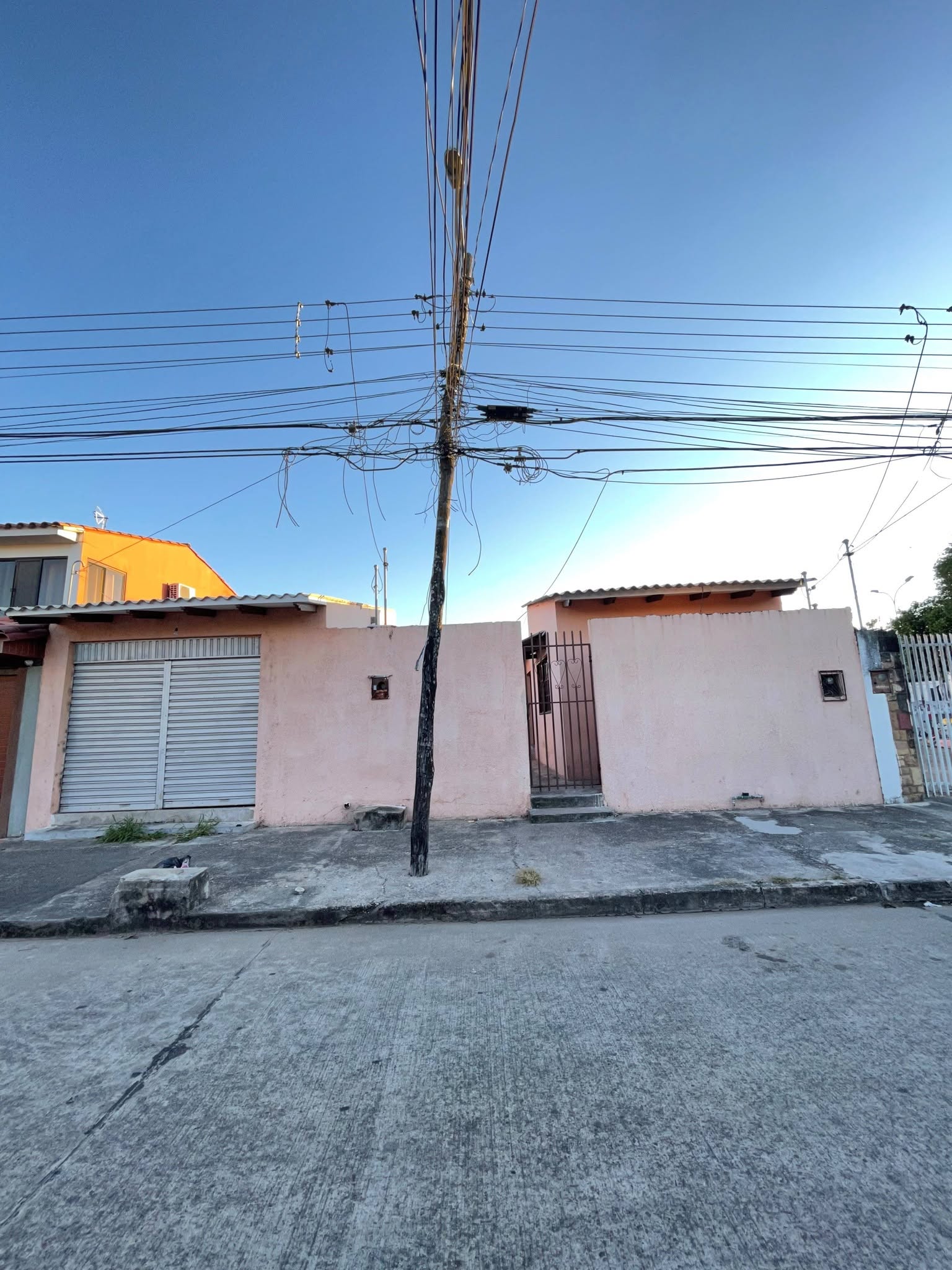 CASA EN VENTA – 3er y 4to Anillo, entre Av. Paraguá y Mutualista - Imagen 2