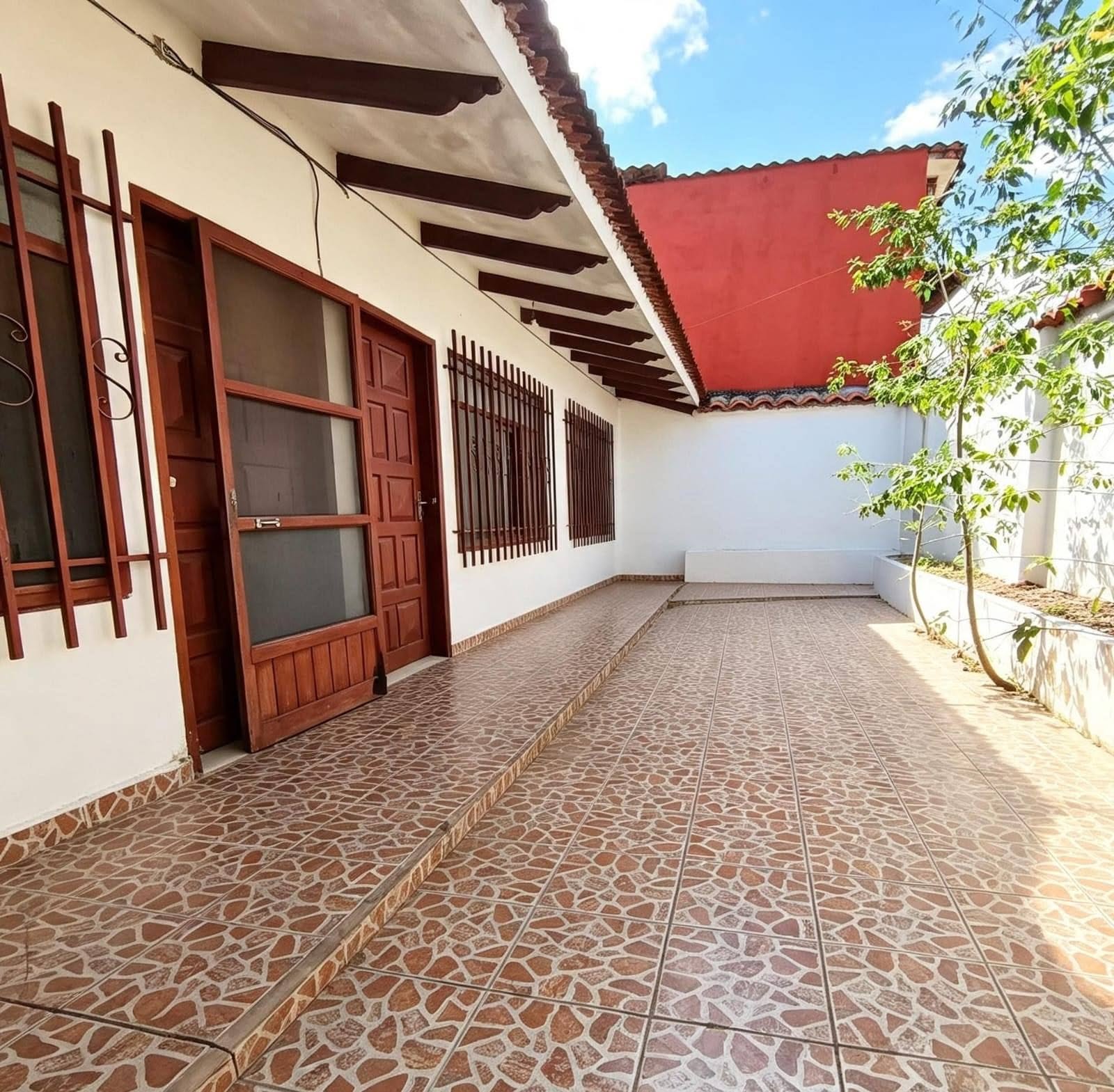 ECONOMICA CASA EN ALQUILER ZONA NORTE